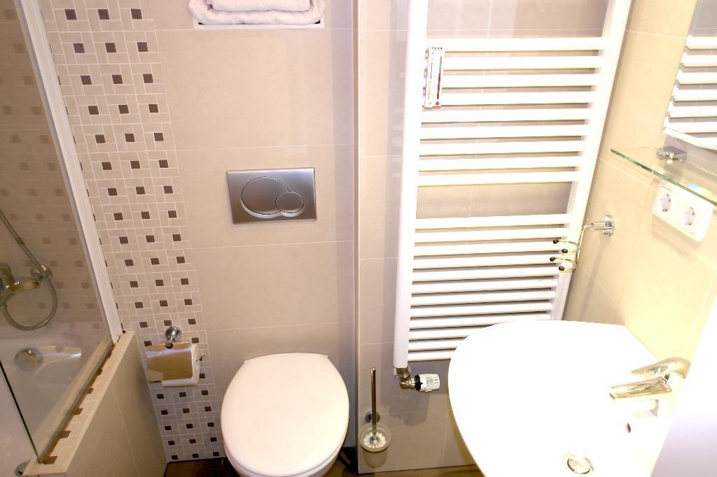 Property Photo (11854)